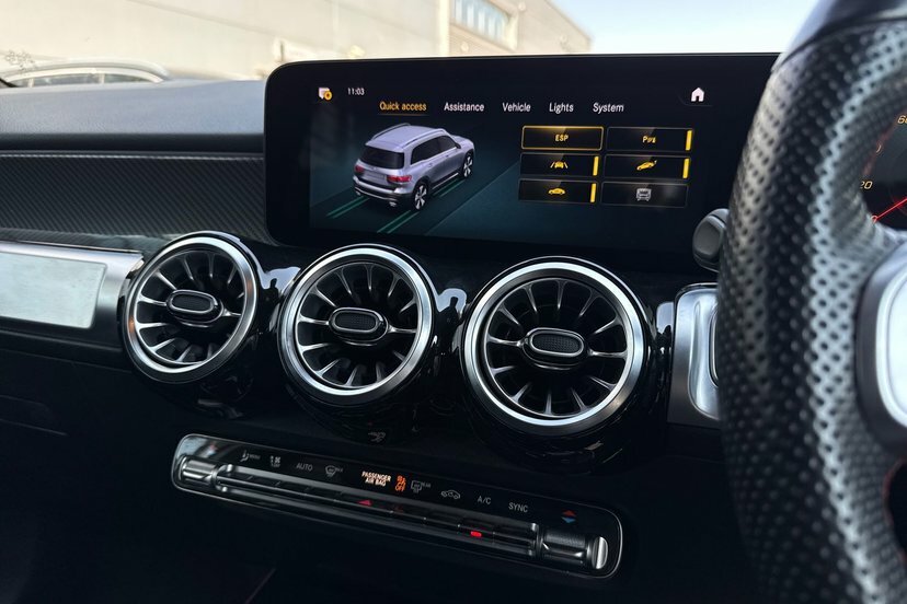 Mercedes-Benz GLB Class 200 Amg Line Premium Night Ed 7G-tronic Black #42