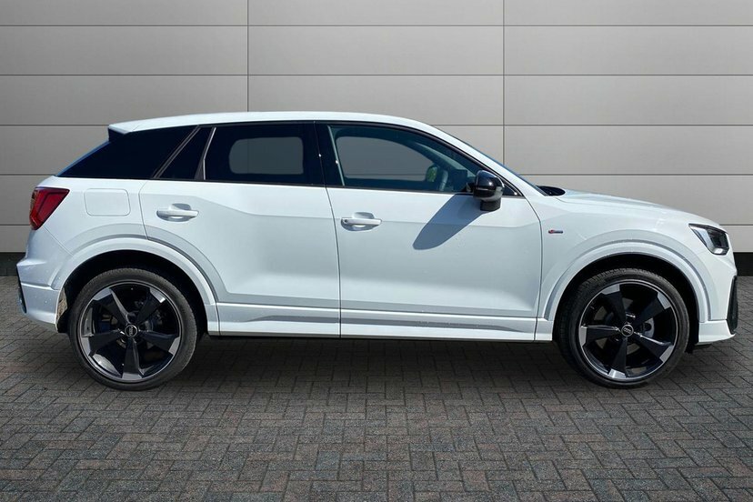 Audi Q2 1.5 Tfsi Cod 35 Black Edition Suv S Tro White #4