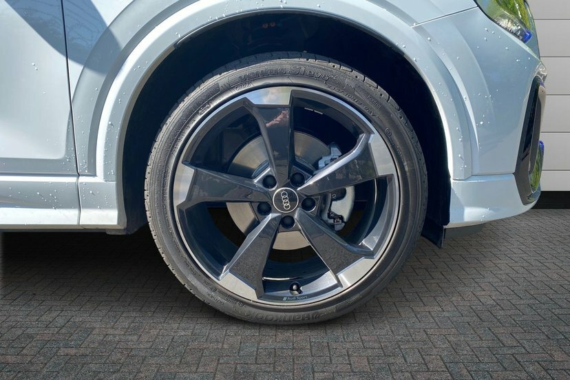 Audi Q2 1.5 Tfsi Cod 35 Black Edition Suv S Tro White #5