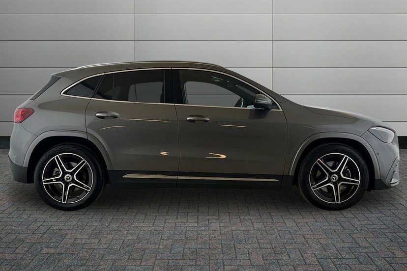 Mercedes-Benz GLA Class Gla 220D 4Matic Amg Line Executive Grey #3
