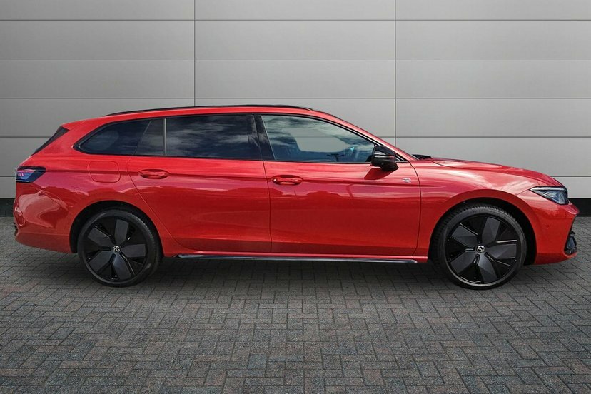 Volkswagen Passat 1.5 Tsi Ehybrid 19.7Kwh Black Edition Estate P Black #4