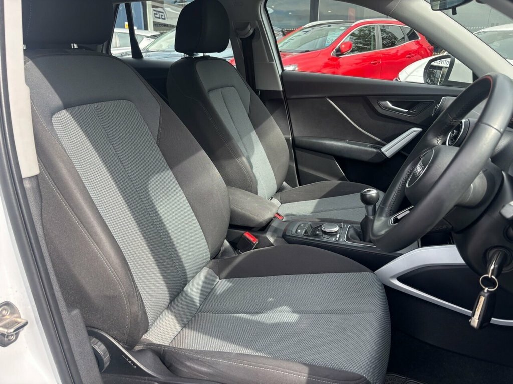 Audi Q2 1.6L Technik White #3