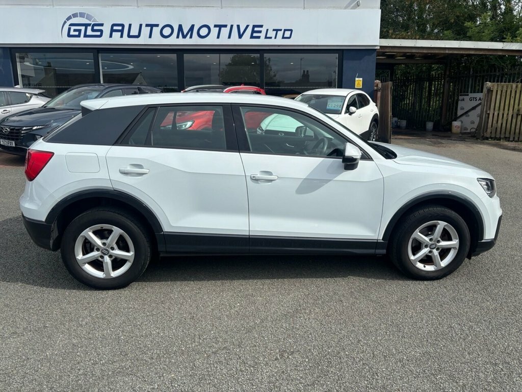 Audi Q2 1.6L Technik White #5