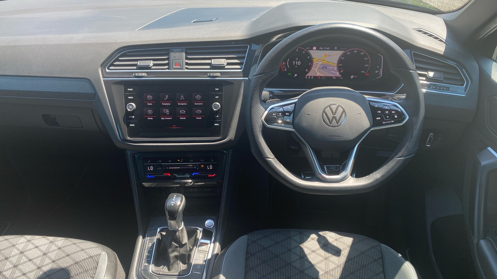 Volkswagen Tiguan 1.5 Tsi R-line Dsg Euro 6 Ss Black #4