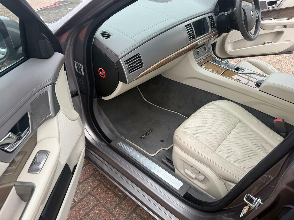 Jaguar XF 3.0D S V6 Portfolio Euro 5 Sat Nav Heated Blue #7
