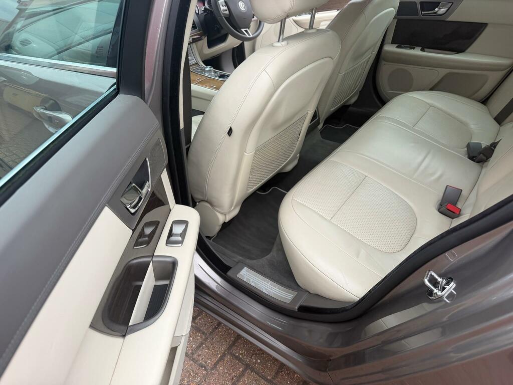Jaguar XF 3.0D S V6 Portfolio Euro 5 Sat Nav Heated Blue #9