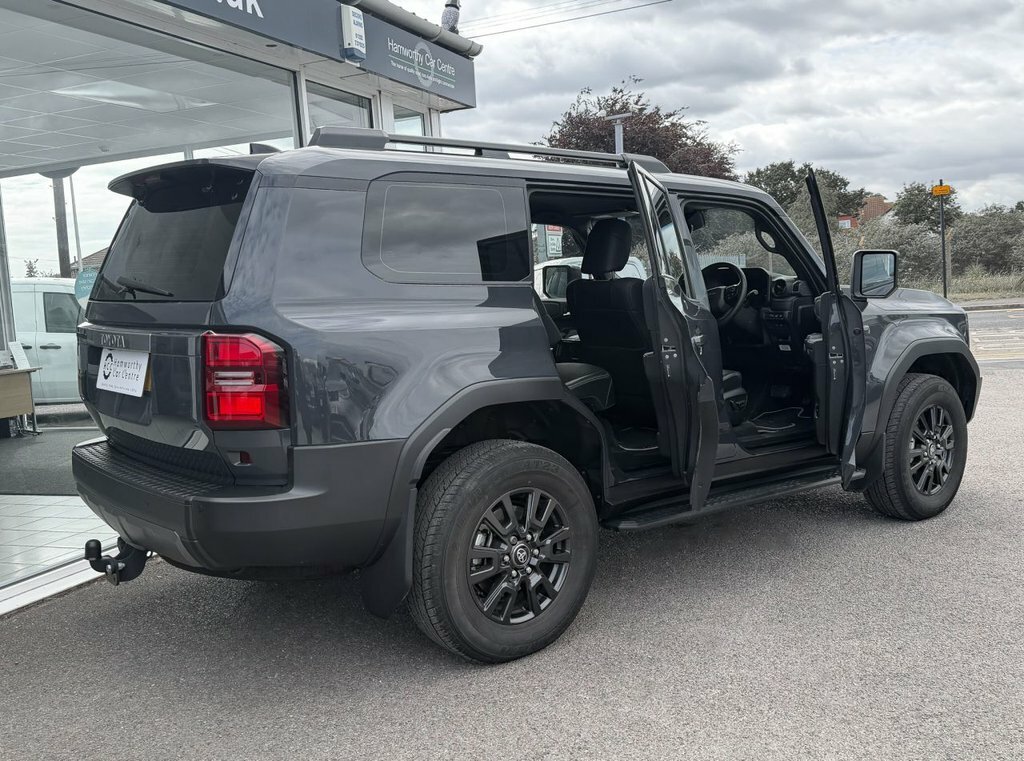 Toyota Land Cruiser Invincible D Grey #9