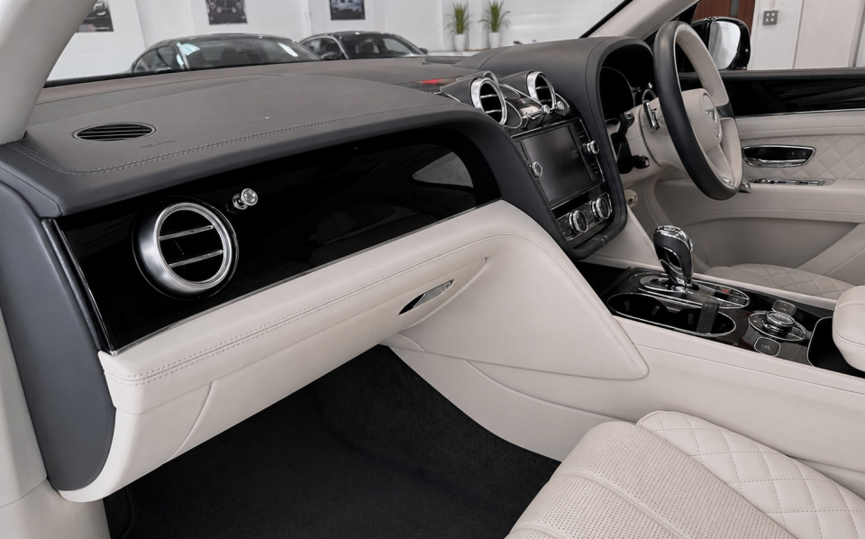 Bentley Bentayga Diesel Black #6