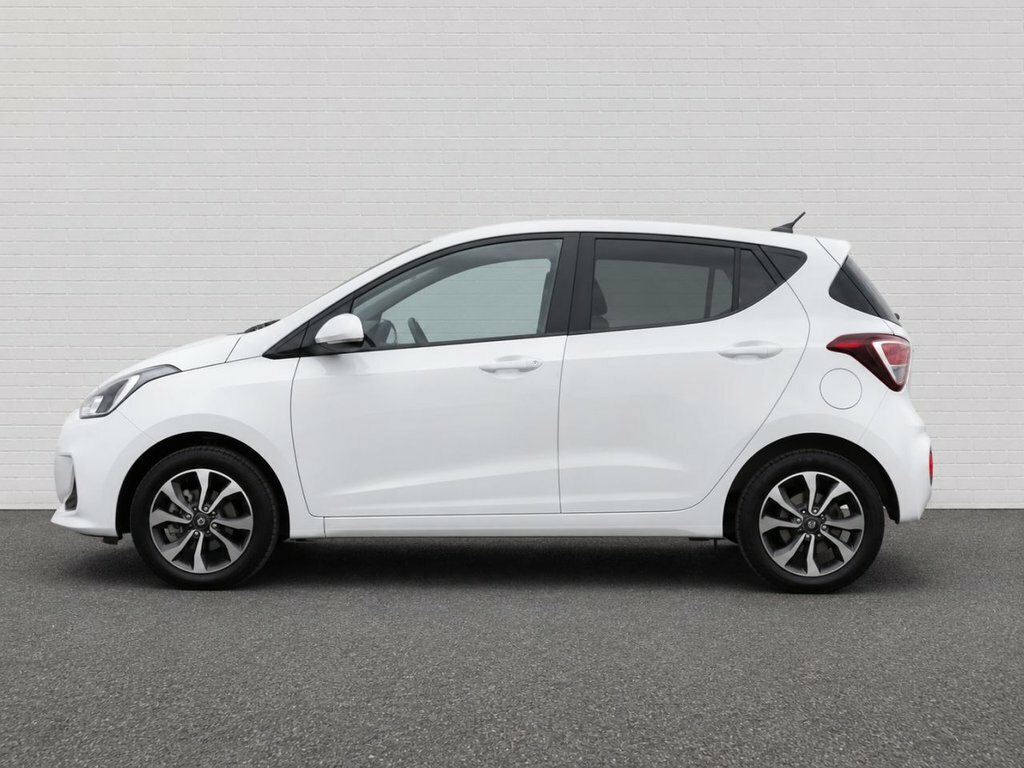 Hyundai I10 1L Play White #2