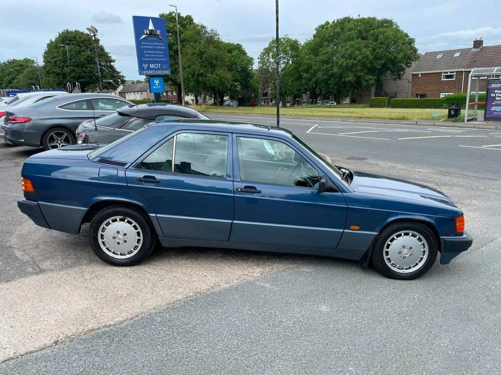 Mercedes-Benz 190 E Blue #6