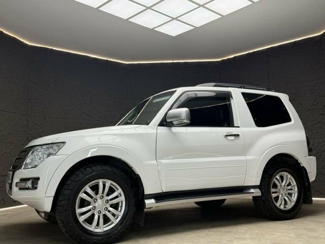 Mitsubishi Shogun Suv White #3