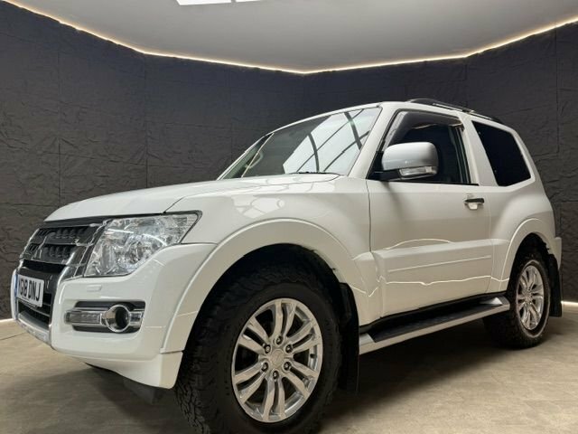 Mitsubishi Shogun Suv White #4