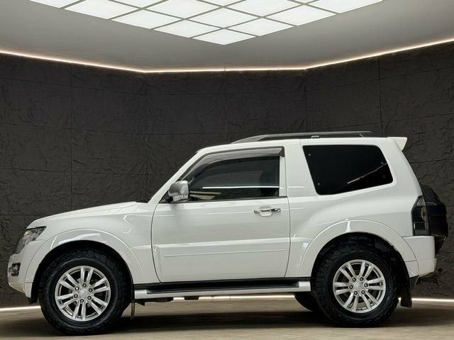 Mitsubishi Shogun Suv White #5