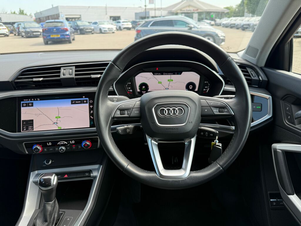 Audi Q3 Technik Black #6