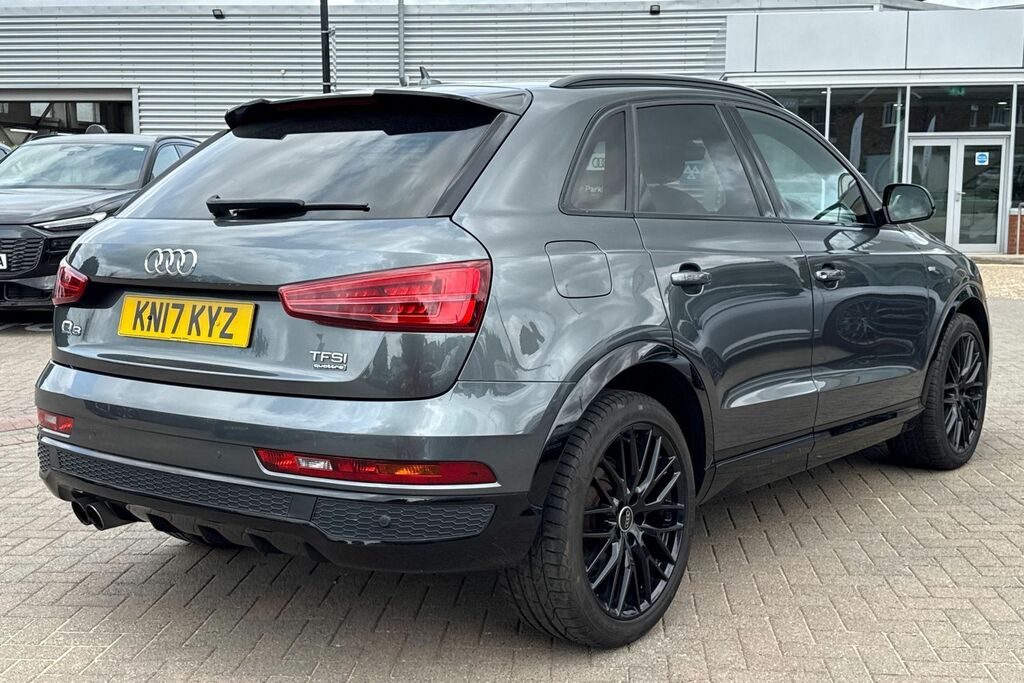 Audi Q3 Black Edition Black #4