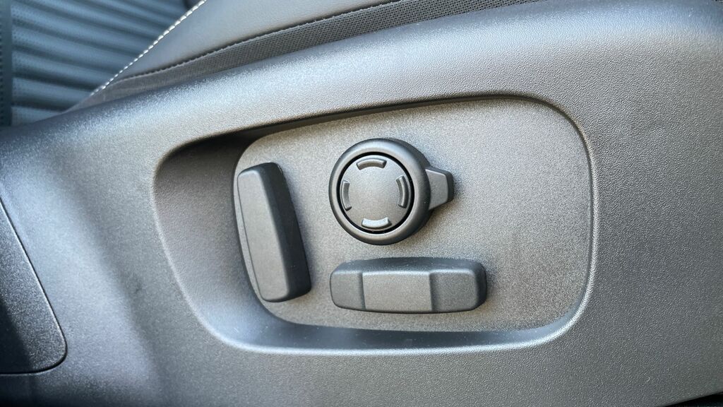 Land Rover Discovery 2026 26 Brand Grey #35