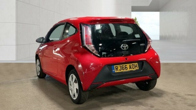 Toyota Aygo 1.0 Vvt-i X-play Red #3