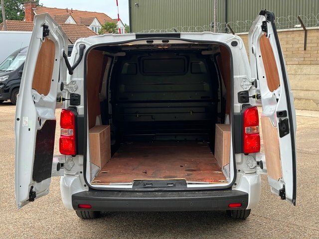 Vauxhall Vivaro 1.5 Turbo D 2900 Sportive Panel Van 6Dr Man White #2