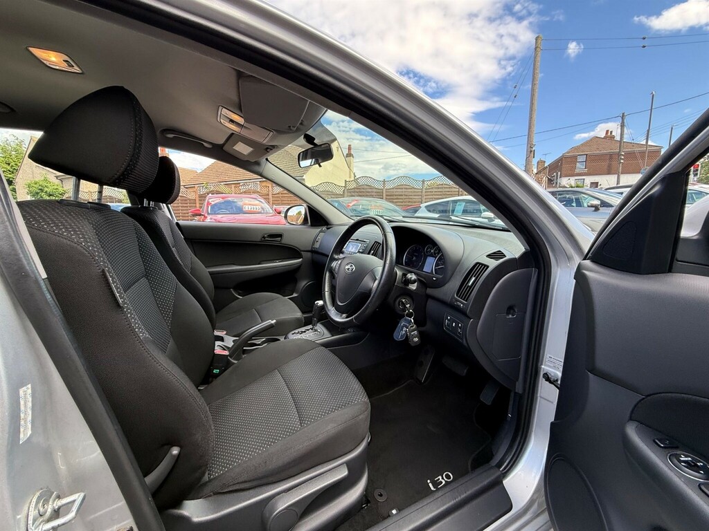 Hyundai I30 1.6 Comfort Euro 5 Silver #6