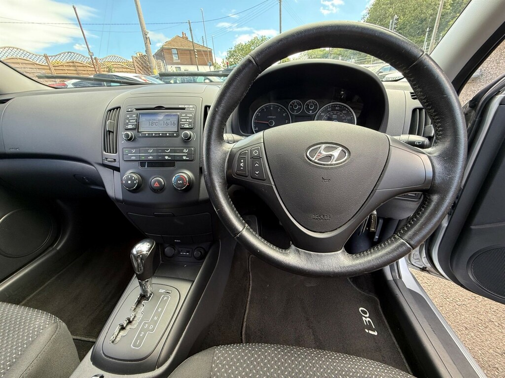 Hyundai I30 1.6 Crdi Comfort Euro 4 Red #13