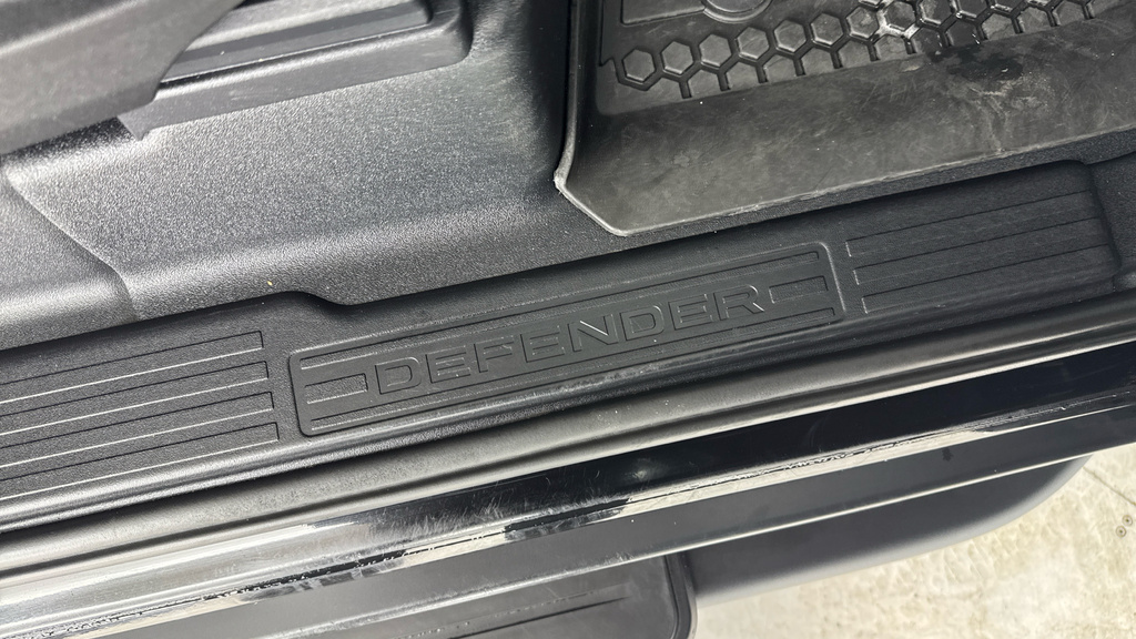 Land Rover Defender 90 3.0 D300 Hard Top X-dynamic Hse 3 Seat Grey #16