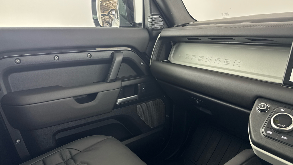Land Rover Defender 90 3.0 D300 Hard Top X-dynamic Hse 3 Seat Grey #48
