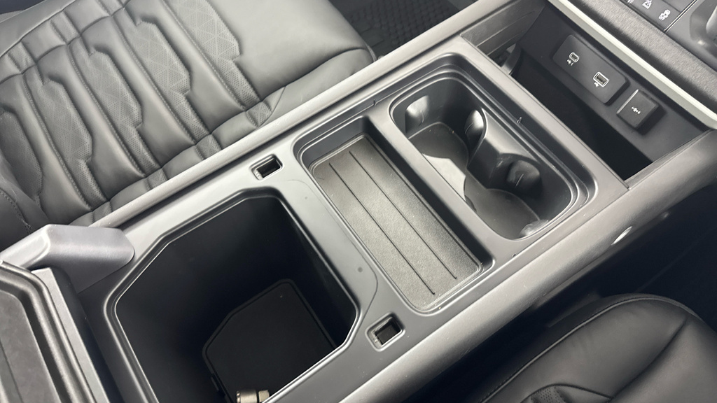 Land Rover Defender 90 3.0 D300 Hard Top X-dynamic Hse 3 Seat Grey #41