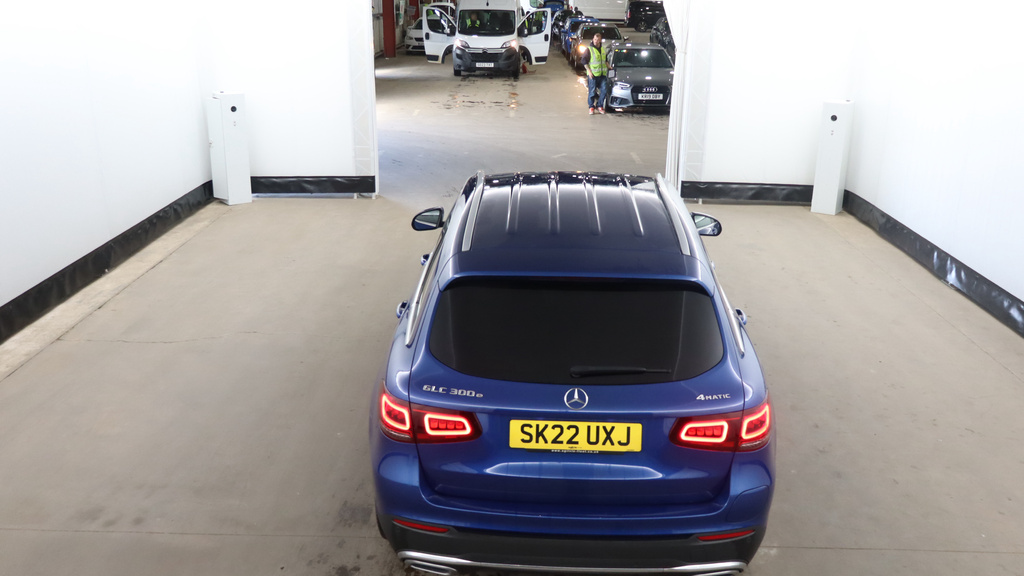 Mercedes-Benz GLC Class 2.0 Glc300e 13.5Kwh Amg Line Premium Suv Pet Blue #3