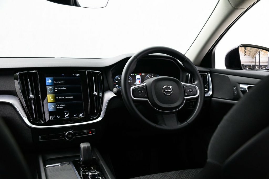 Volvo V60 2L Momentum Black #3