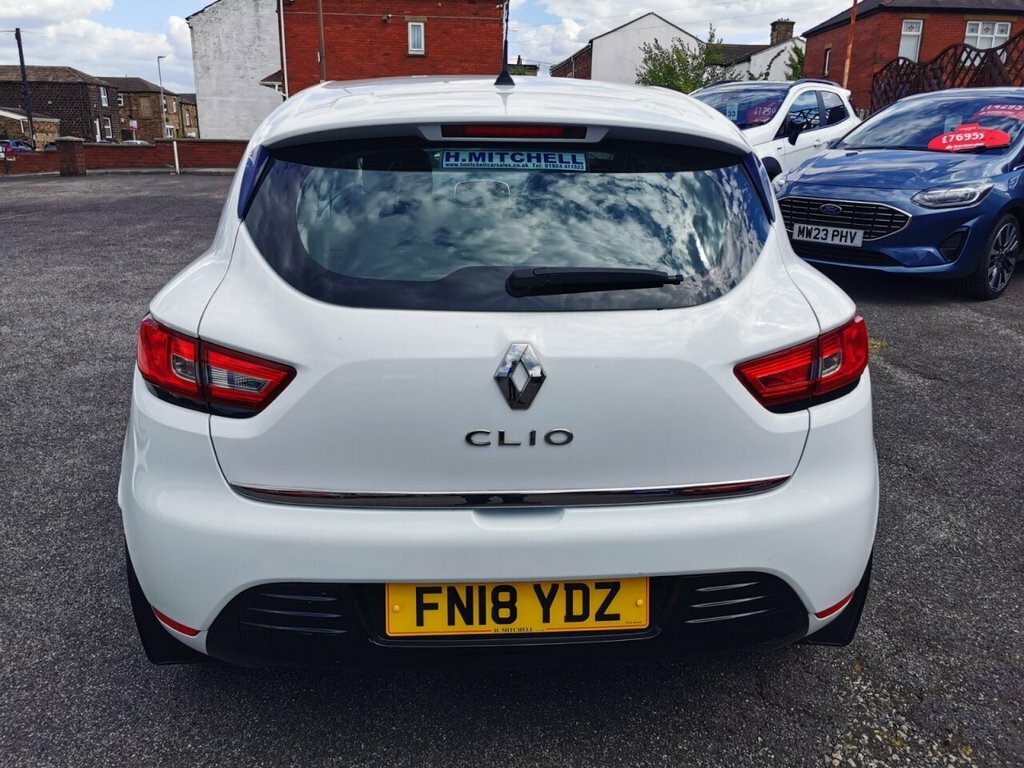 Renault Clio 1.2L Sm White #5