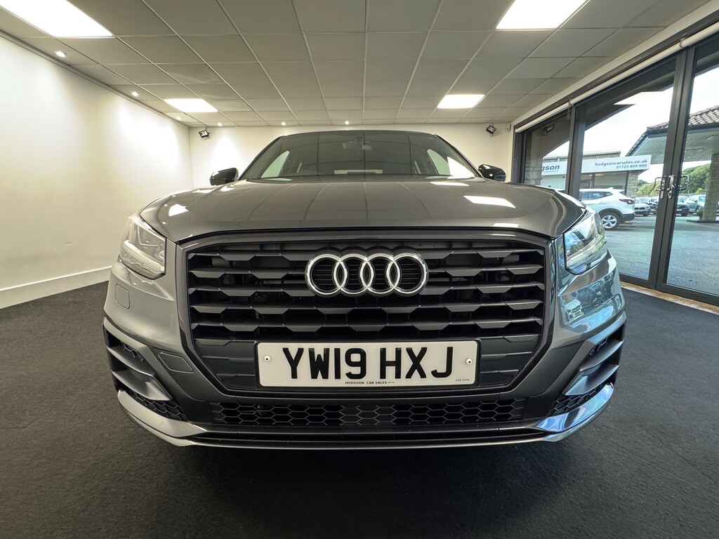 Audi Q2 1.5 Tfsi Cod 35 Black Edition Suv Pe Grey #2