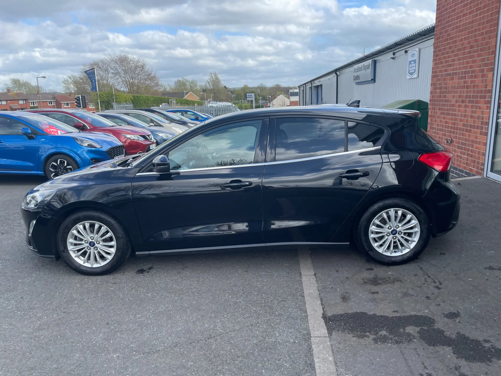 Ford Focus 1.0T Ecoboost Titanium Hatchback White