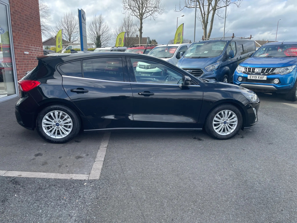 Ford Focus 1.0T Ecoboost Titanium Hatchback DY20HDE White #2