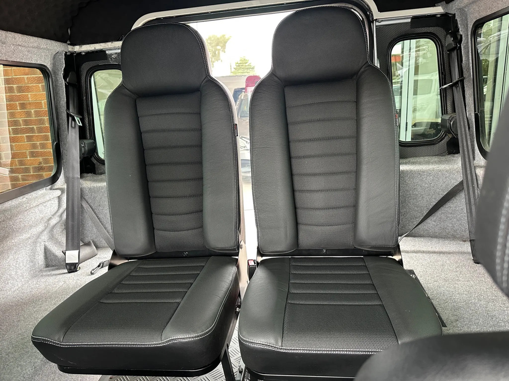Land Rover Defender 90 2.4L Xs Black #12