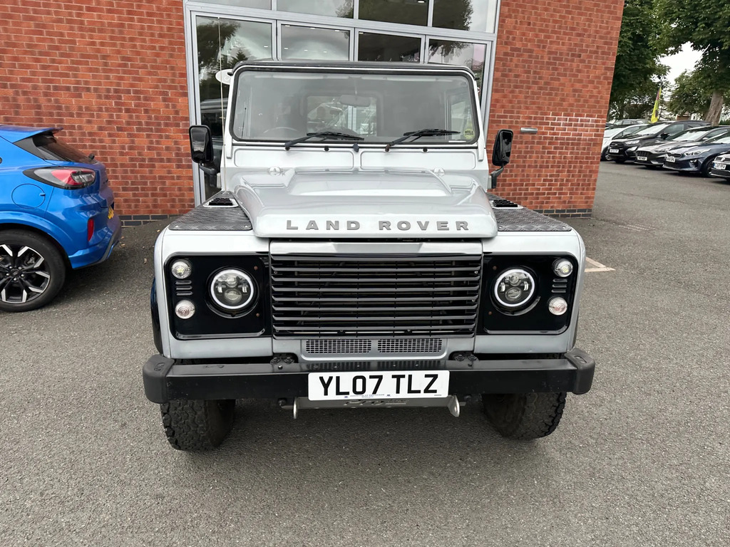 Land Rover Defender 90 2.4L Xs Black #2