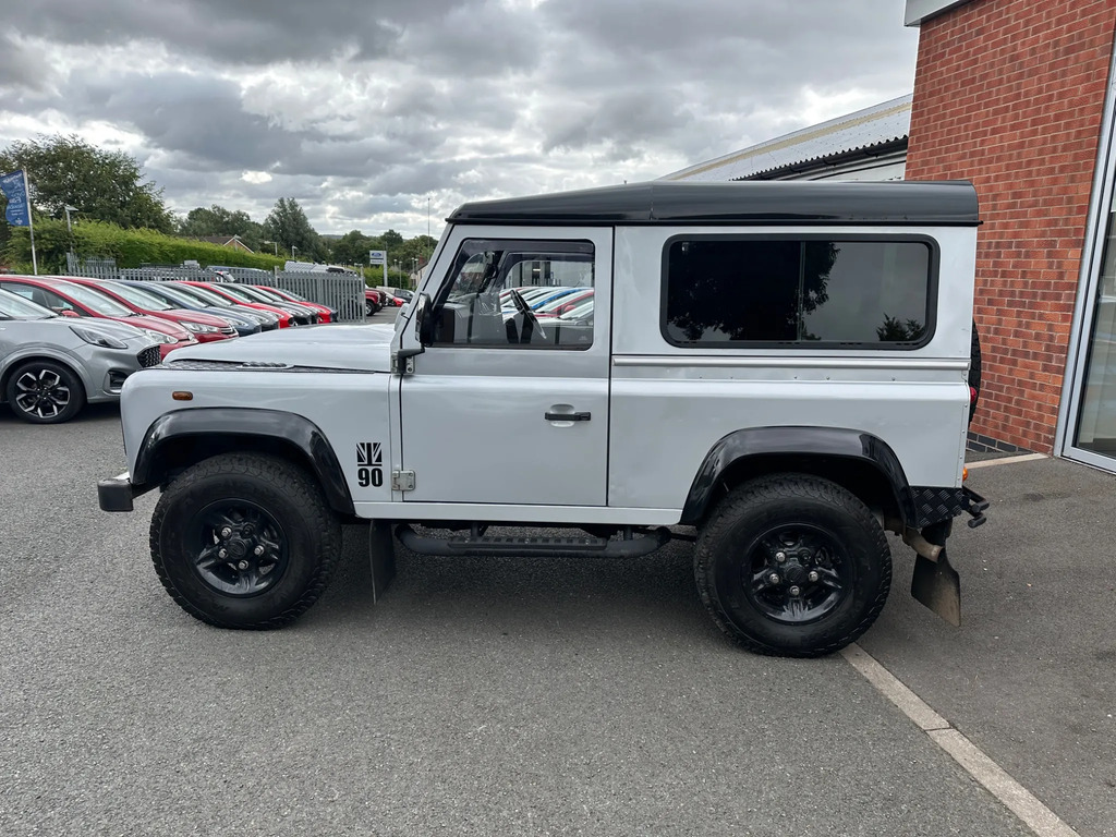 Land Rover Defender 90 2.4L Xs Black #4