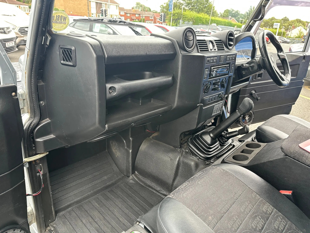 Land Rover Defender 90 2.4L Xs Black #13