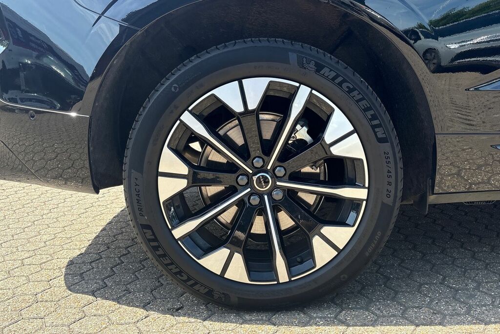 Volvo XC60 Plus Pro AP75CXD Black #5