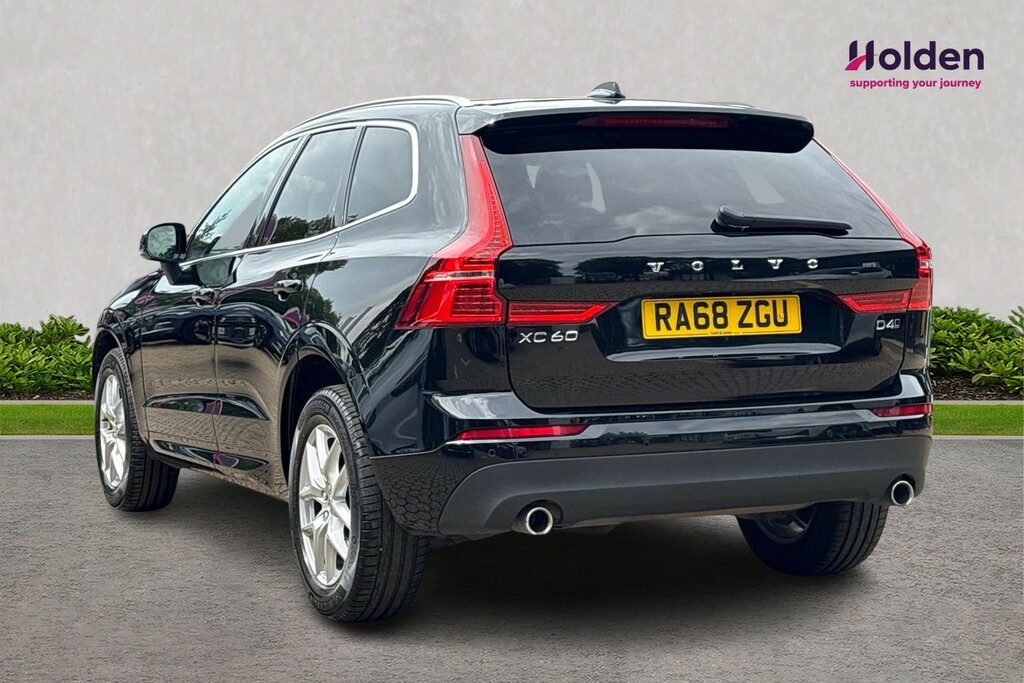 Volvo XC60 Momentum Black #3