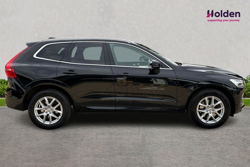 Volvo XC60 Momentum Black #4
