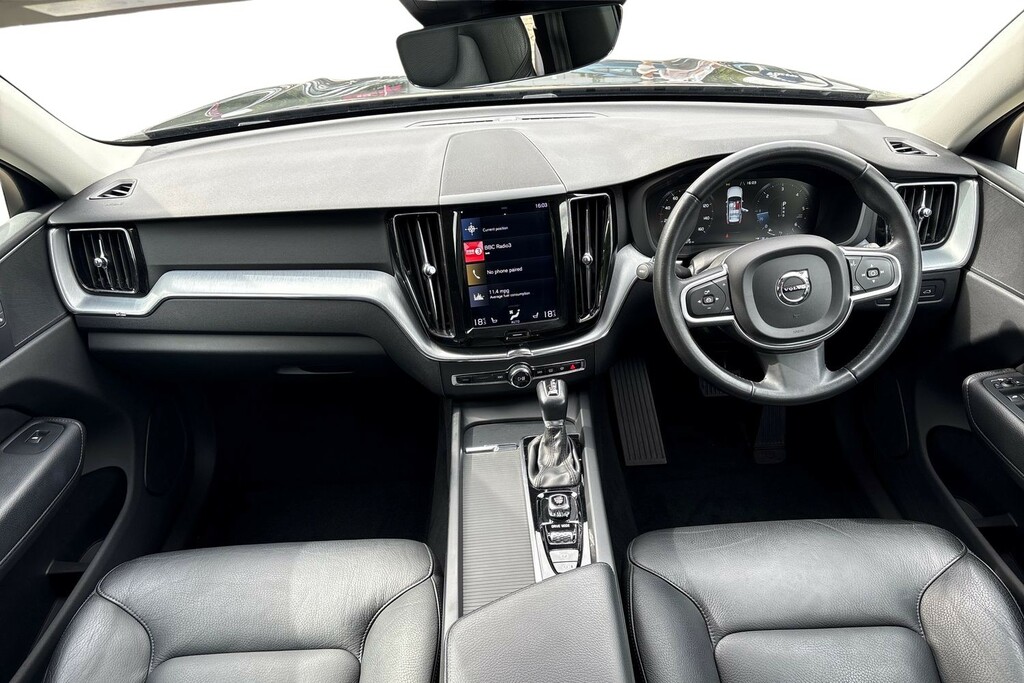Volvo XC60 Momentum Black #6