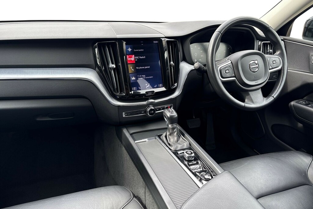 Volvo XC60 Momentum Black #2
