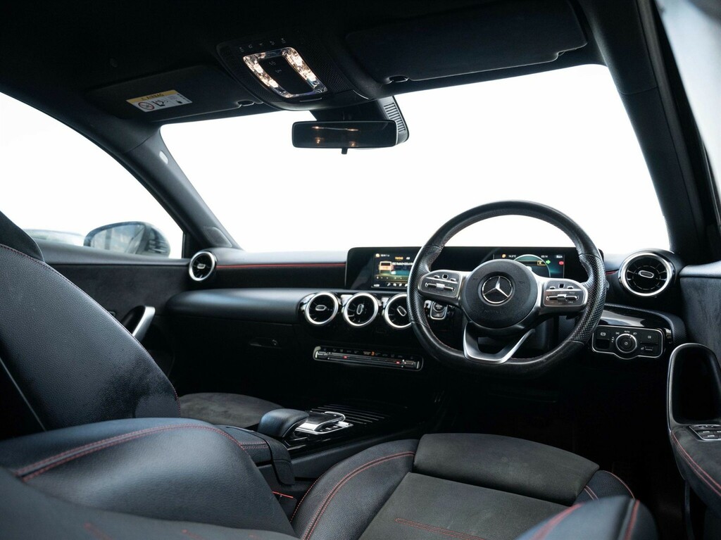 Mercedes-Benz A Class 1.5 Amg Line Executive 7G-dct Euro 6 Ss Black #2