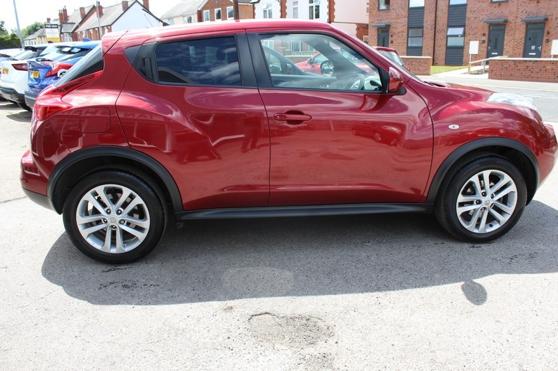 Nissan Juke 1.6 Acenta Premium Red #6