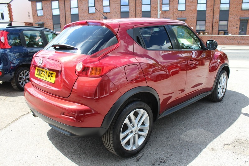 Nissan Juke 1.6 Acenta Premium Red #5