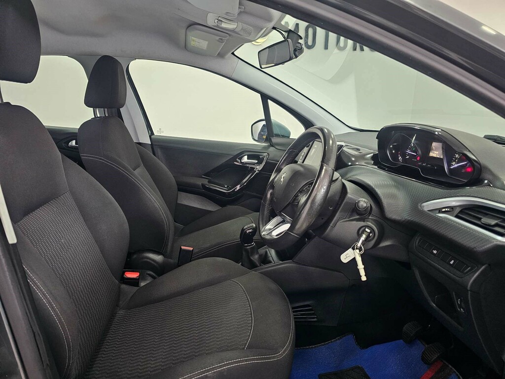 Peugeot 208 Active  #2