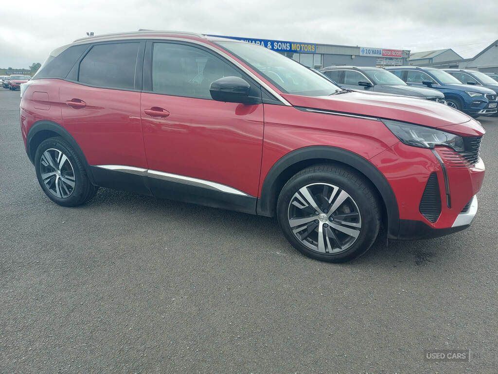 Peugeot 3008 1.5 Bluehdi Allure Premium Red #2