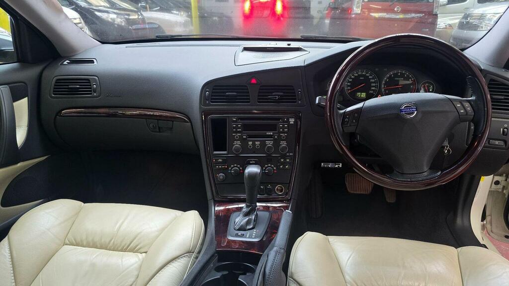 Volvo V70 2.5T Se Beige Leather Sunroof Ulez Free White #3