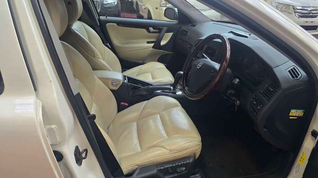 Volvo V70 2.5T Se Beige Leather Sunroof Ulez Free White #4