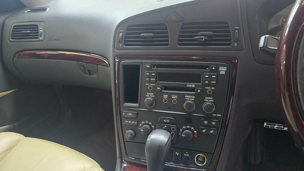 Volvo V70 2.5T Se Beige Leather Sunroof Ulez Free White #6